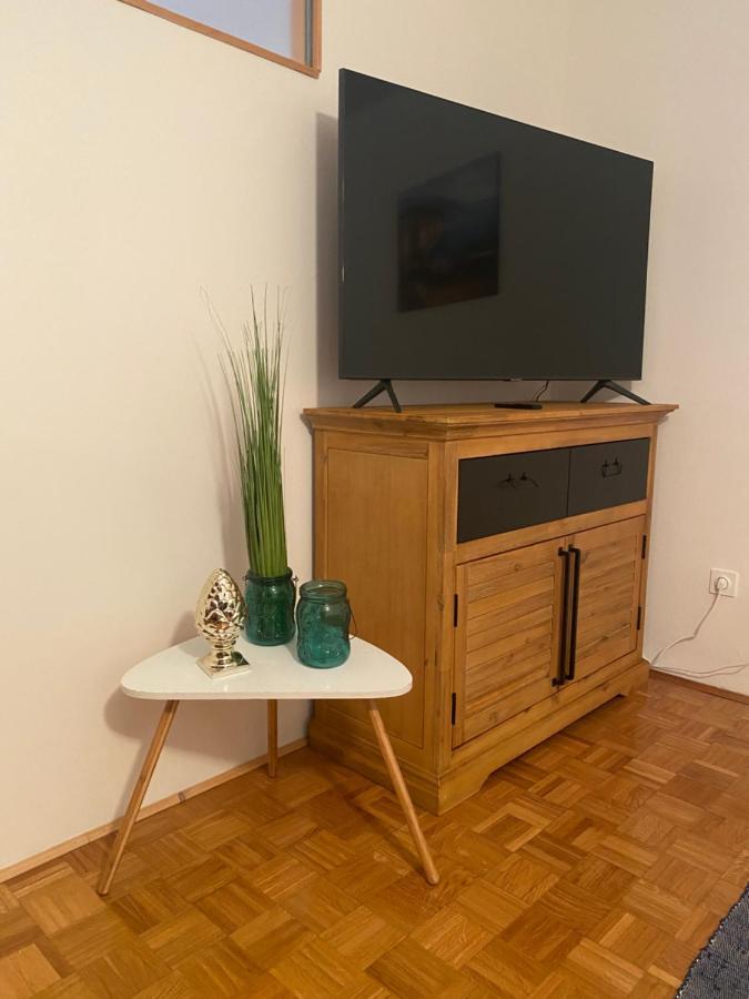 Apartment Privlaka Direkt Am Strand Mit Klima Und Neuem Badezimmer Haustiere Sind Willkommen Exterior photo